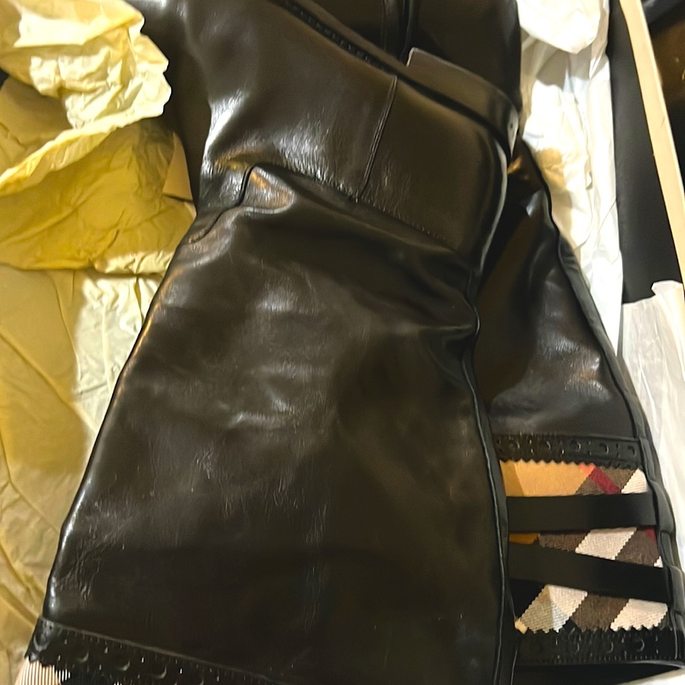 100 authentic Burberry women riding boot